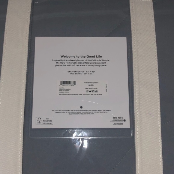 UGG bedding set comes with a comforter and 2 shams (pillows). - Picture 2 of 3